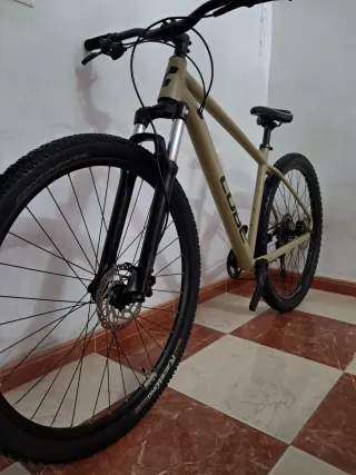 Bicicleta Cube 29" muy ligera MTB