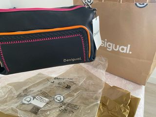 Bolso Desigual Negro y Rosa Nuevo con Etiqueta