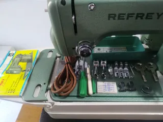 Máquina de coser Refrey 427 UZ