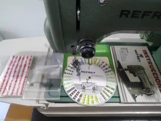 Máquina de coser Refrey 427 UZ