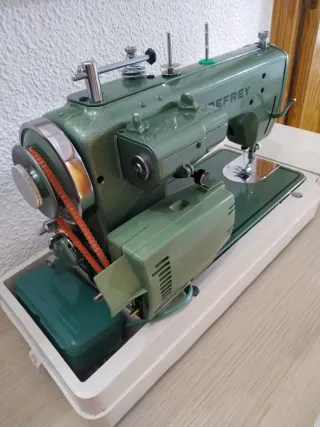 Máquina de coser Refrey 427 UZ