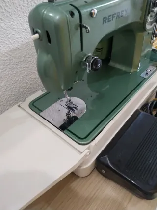 Máquina de coser Refrey 427 UZ