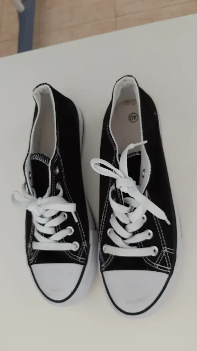 Zapatillas bajas chica negras y blancas