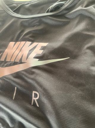 Top deportivo Nike Air negro