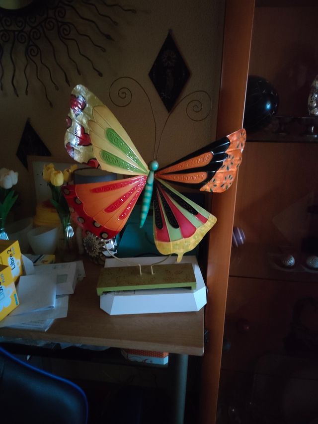 URGE VENTA por mudanza .Mariposa decorativa metal