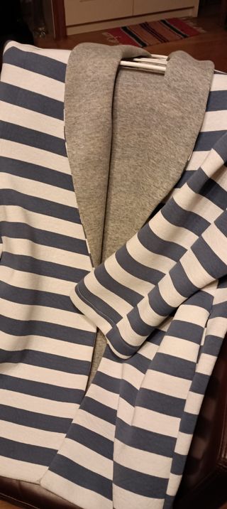 Blazer chaqueta tipo neopreno con bolsillos latera