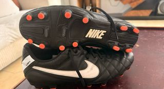 Botas de fútbol Nike Tiempo Negras