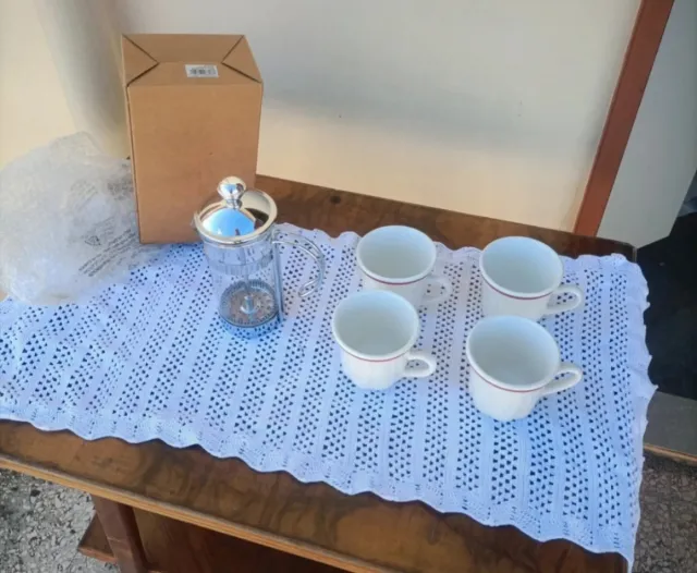 Set teiera e 4 tazze da tè