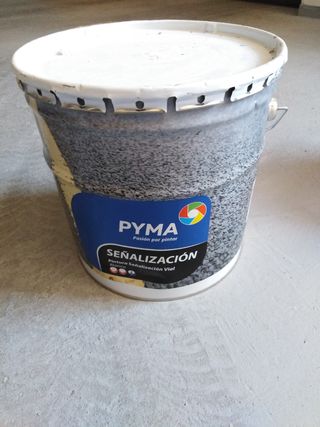 Bote de pintura para suelos de garaje 