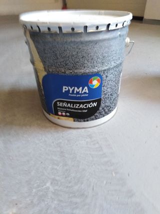 Bote de pintura para suelos de garaje 