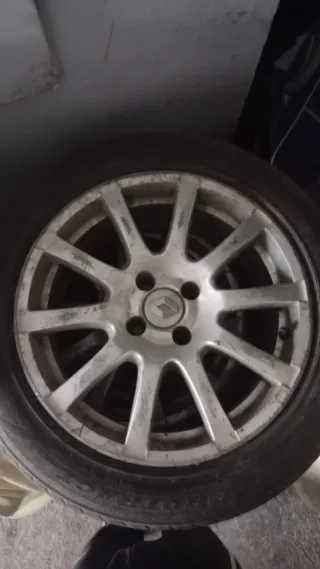 Llantas Renault Laguna 16 con neumáticos