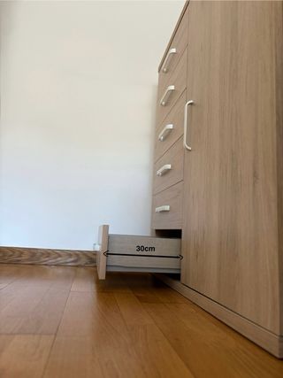 Mueble de almacenaje efecto madera y blanco
