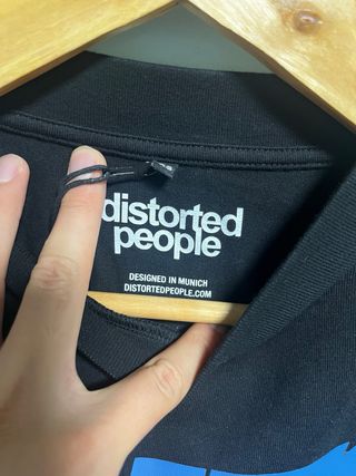 Camiseta negra Oversized Distorted People