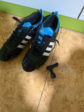Botas de fútbol Adidas piel negras y azules