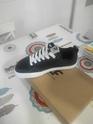 Zapatillas Zapato Feroz Talla 36 Negras 