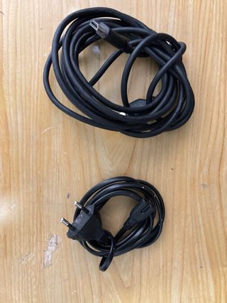 Consola PS4 Negra + 2 Mandos (Negro y Rojo).