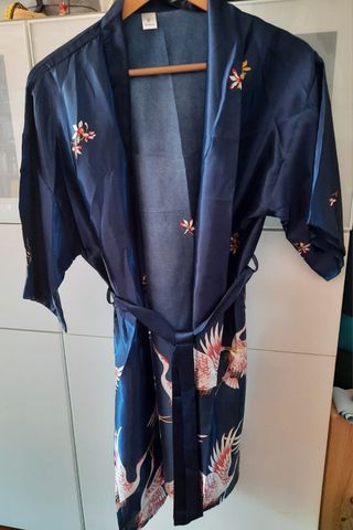 Kimono azul con garzas rosas