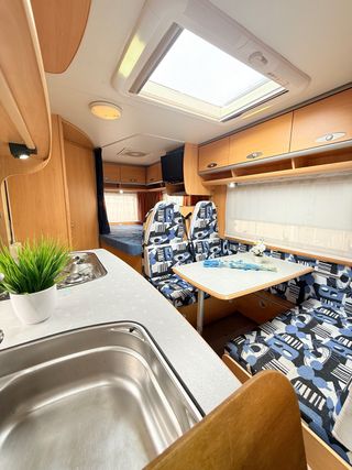 Autocaravana rutera alta gama Dethleffs 