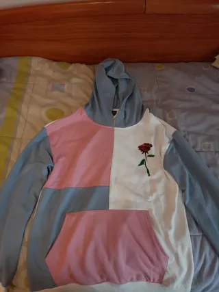 Sudadera con estampado de rosa