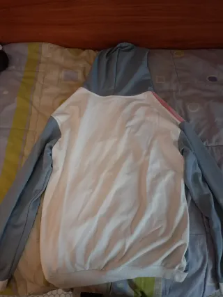 Sudadera con estampado de rosa