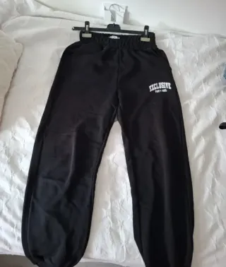 Pantalón chándal Bershka negro