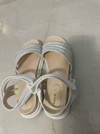 Sandalias Mayoral blancas con brillantes 