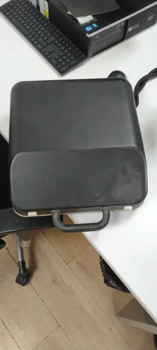 Máquina de escribir antigua ELSA 1047