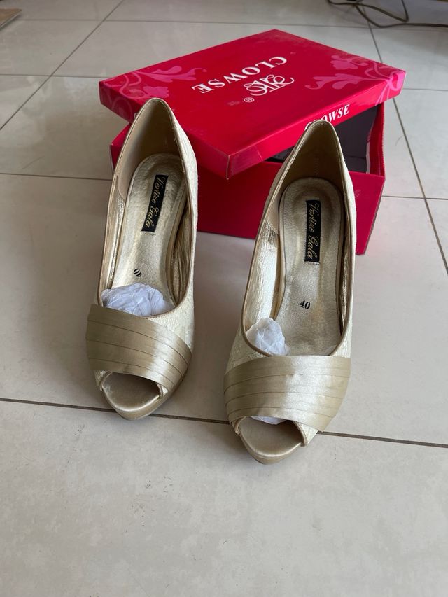 Zapatos de fiesta beige/dorados Talla 40