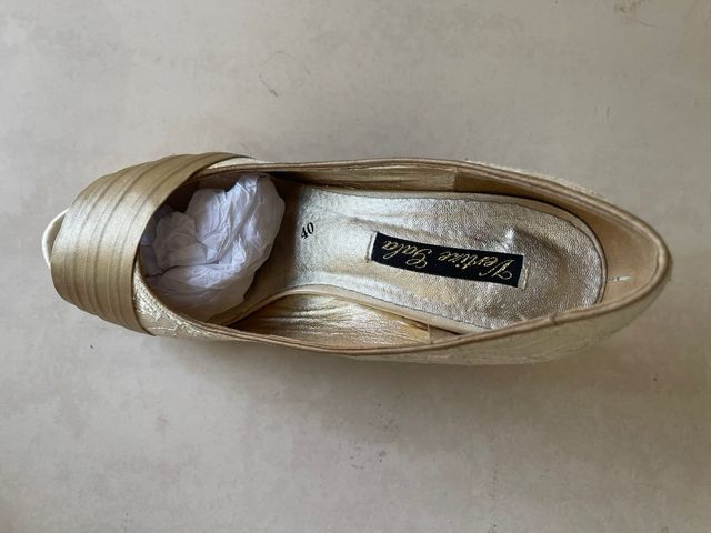 Zapatos de fiesta beige/dorados Talla 40