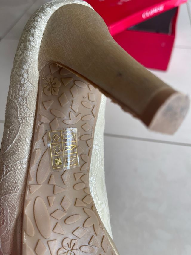 Zapatos de fiesta beige/dorados Talla 40