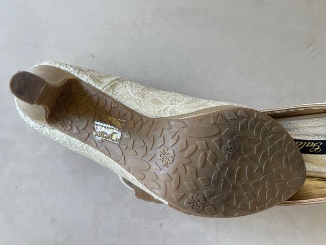 Zapatos de fiesta beige/dorados Talla 40