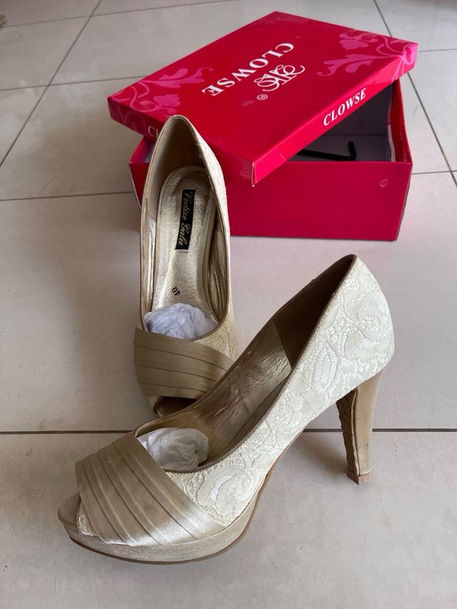 Zapatos de fiesta beige/dorados Talla 40