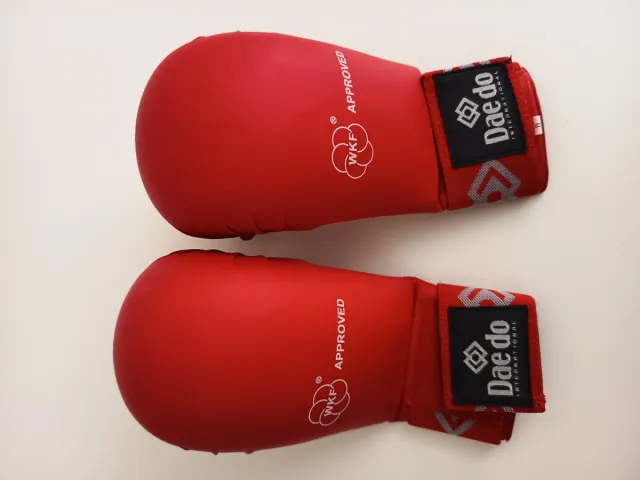 Guantillas Karate WKF Daedo XXS Rojas