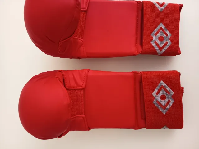 Guantillas Karate WKF Daedo XXS Rojas