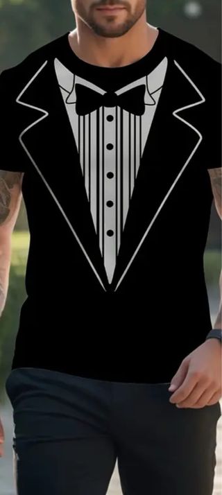 Camiseta Estampada Traje Negro y Blanco