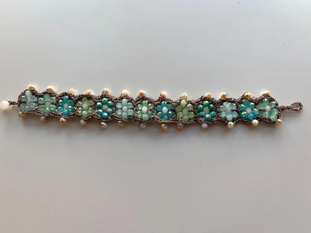 Pulsera artesanal con cuentas