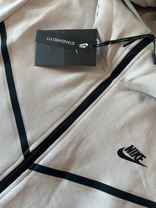 Chaqueta Nike Tech Fleece Beige