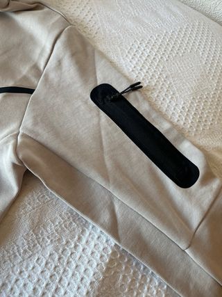 Chaqueta Nike Tech Fleece Beige