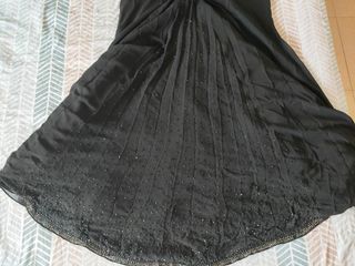 Vestido fiesta largo 
negro con perlas L