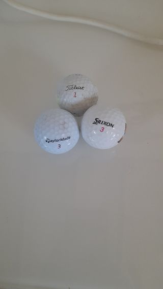 3 pelotas de golf