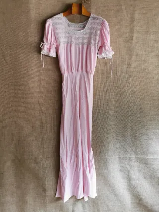 Antiguo Vestido  rosa en rayón y encaje  romántico