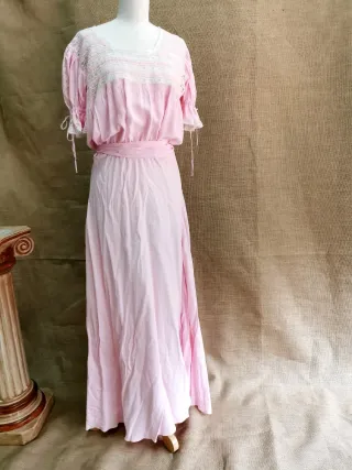 Antiguo Vestido  rosa en rayón y encaje  romántico
