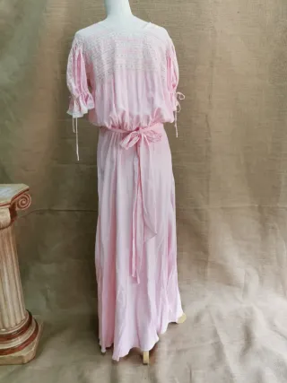 Antiguo Vestido  rosa en rayón y encaje  romántico