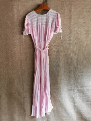 Antiguo Vestido  rosa en rayón y encaje  romántico
