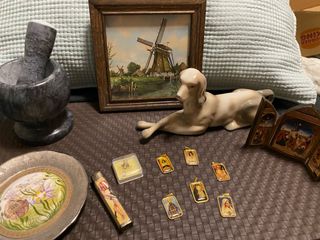 Lote antigüedades: encendedor L y M, medallas