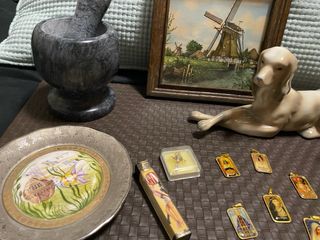 Lote antigüedades: encendedor L y M, medallas
