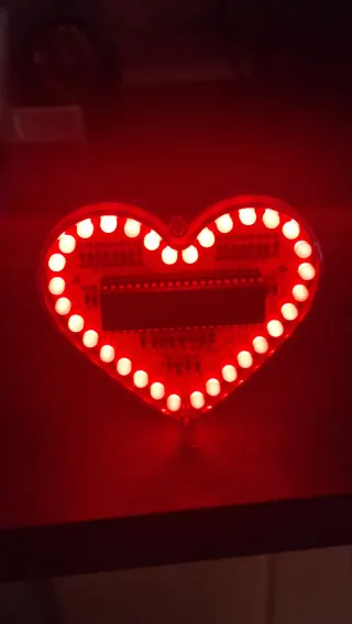 Cuore luminoso LED rosso o multicolore con giochi