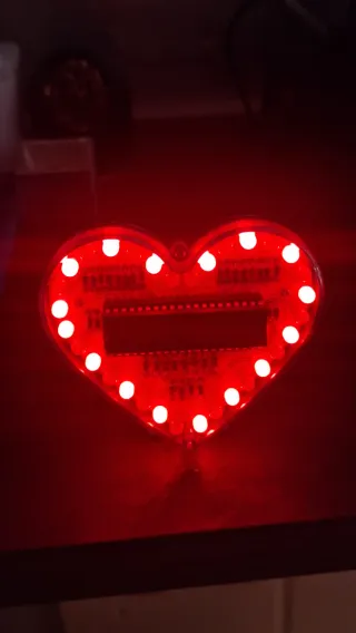 Cuore luminoso LED rosso o multicolore con giochi