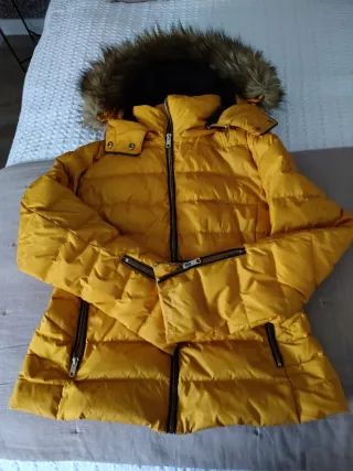 Chaqueta amarilla con capucha desmontable Talla L