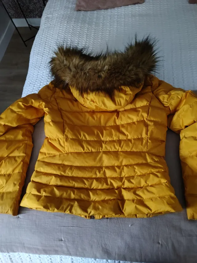 Chaqueta amarilla con capucha desmontable Talla L